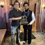 बिग बॉस 17 के विनर बने मुनव्वर फारूकी, अभिषेक को पीछे छोड़ नाम की ट्रॉफी